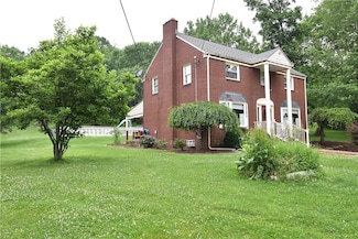 714 Colonial Dr, Apollo, PA 15613