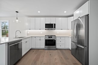 69 Centerwood Way, Manchester, NH 03102