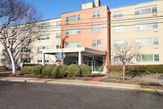 292 Pequot Ave Unit E2, New London, CT 06320