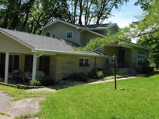 1702 Valley View Dr, Bedford, IN 47421