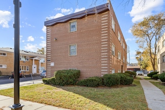 528 N Ardmore Ave, Villa Park, IL 60181