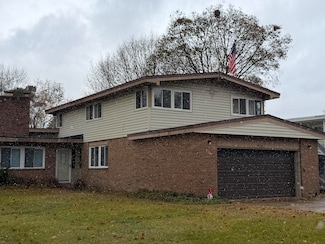 910 Elizabeth Ct, Mount Pleasant, MI 48858