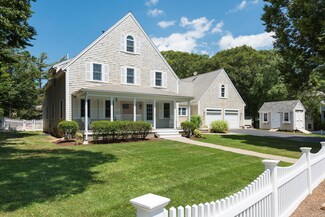125 Lakeview Dr, Centerville, MA 02632