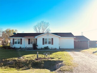 419 5th St, van Vleck, TX 77482