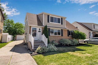 32 Wellington Rd, Cheektowaga, NY 14225
