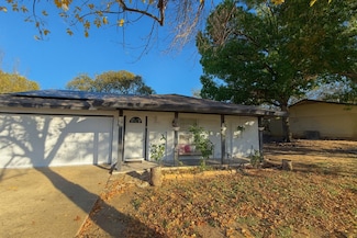 920 Crockett St, Midlothian, TX 76065