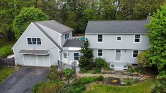 2 School St, Byfield, MA 01922