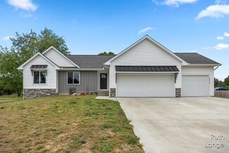 8373 Aljopark Ct, Hudsonville, MI 49426