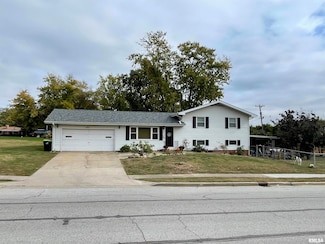 400 Massey Ln, Jacksonville, IL 62650