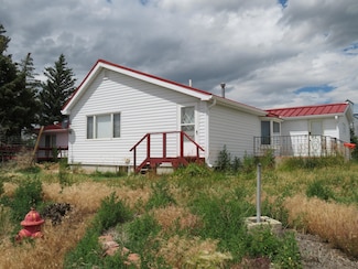 530 3rd Ave E, Gildford, MT 59525