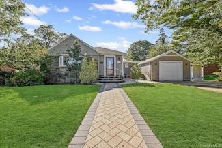 49 Ashley Dr, Valley Stream, NY 11580