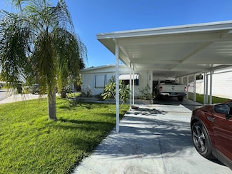 269 Hummingbird Ln, Winter Haven, FL 33884