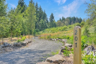 207 Sanderson Rd, Chehalis, WA 98532