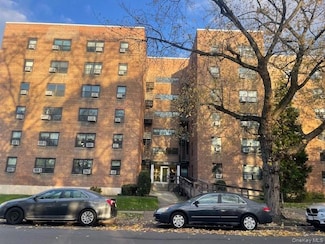 73-45 210th St Unit 1C, Oakland Gardens, NY 11364