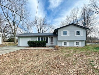 8219 Lista Ln, Des Moines, IA 50320
