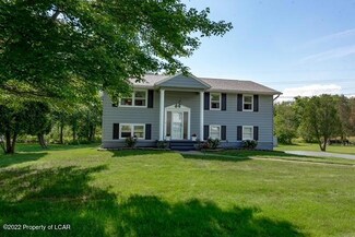 285 Maple Dr, Mountain Top, PA 18707