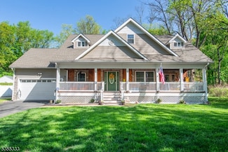 13 Brandt Ln, Bloomingdale, NJ 07403