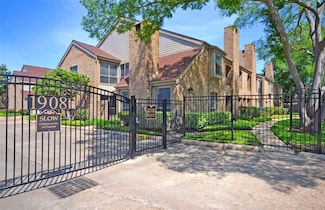1908 Augusta Dr Unit 10, Houston, TX 77057