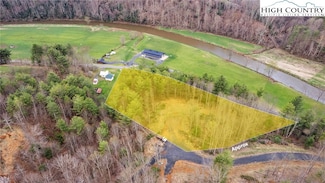 4 Venue Views Dr, Lansing, NC 28643