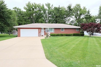 914 Meadow Ln, Salem, IL 62881