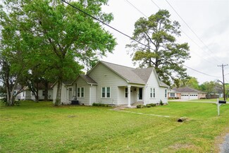 1311 Avenue E, El Campo, TX 77437