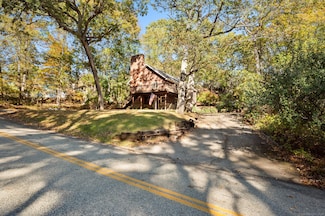 421 Kitemaug Rd, Uncasville, CT 06382