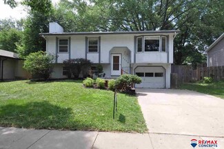 7330 Yosemite Dr, Lincoln, NE 68507