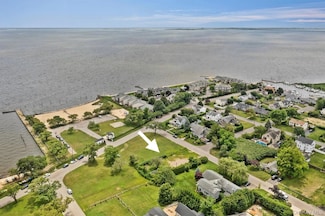 20 Bayway Ave, Brightwaters, NY 11718