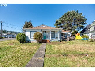 607 Ash St, Myrtle Point, OR 97458