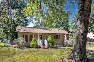 212 E Yell St, Livingston, TX 77351