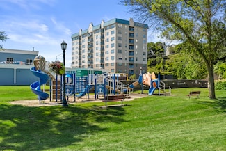 415 N Lake St Unit 602, Port Washington, WI 53074