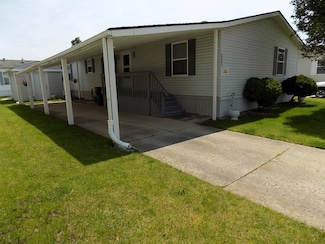 26607 Teton Ln Unit 693, Flat Rock, MI 48134