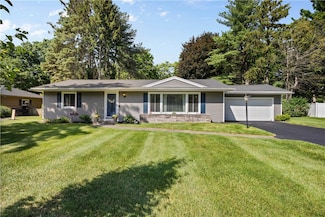 16 Trowbridge Trail, Pittsford, NY 14534