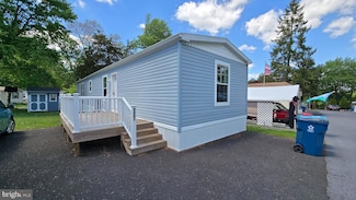 507 Maple Dr, Green Lane, PA 18054