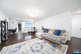 6040 Boulevard E Unit 31A, West New York, NJ 07093