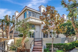 19585 Oakdale Ln, Huntington Beach, CA 92648
