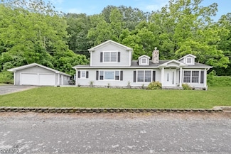 2 Nykun Ln, Great Meadows, NJ 07838