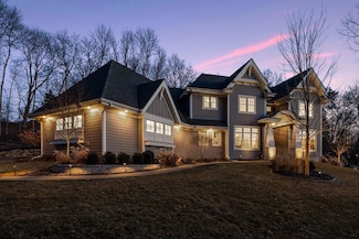 1090 Heritage Ln, Wayzata, MN 55391