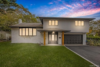 7 Gillette Ave, Patchogue, NY 11772