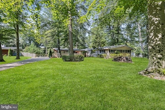 25 Oriole Way, Moorestown, NJ 08057