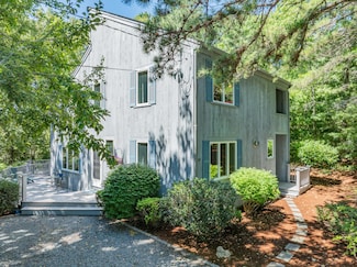 20 Holly Rd, Mashpee, MA 02649