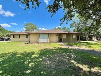 1121 Park Center St, Benbrook, TX 76126