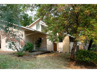 3841 Wilshire Ln, Eugene, OR 97405
