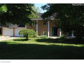 5147 Hilltop Dr NE, Magnolia, OH 44643