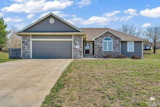 3717 Shadow Wood Ln, Manhattan, KS 66503
