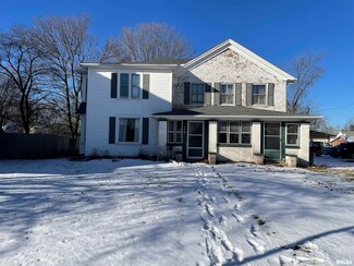114 S 7th St, Wyoming, IL 61491