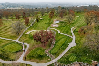 W275S3617 Payne Stewart Ct, Waukesha, WI 53189