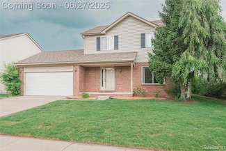 67 Larchwood Dr, Troy, MI 48083
