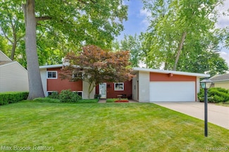 2419 Avondale St W, Sylvan Lake, MI 48320