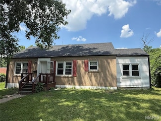 1743 Crystal Ct, Saint Louis, MO 63130